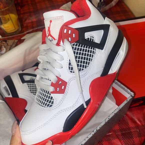 Jordan Shoes - Air Jordan Fire Red 4s (GS)